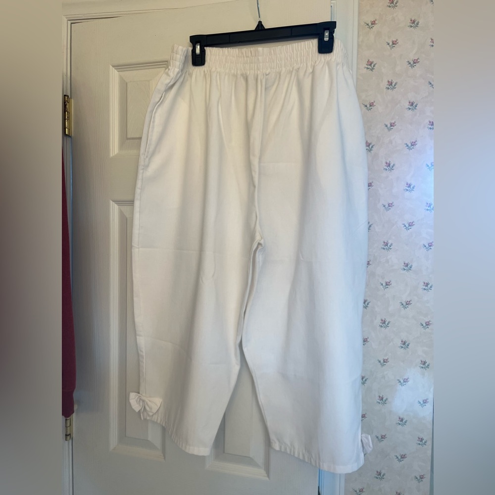 White women’s capris